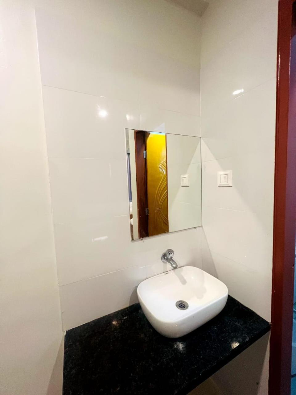 Hotel Sai Smruti Shirdi Exterior photo